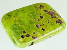 Stichtit/Serpentin A+ mit Lochung [ca.8x30x40 mm]