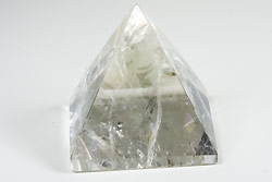 Bergkristallpyramide 50x50x50 mm