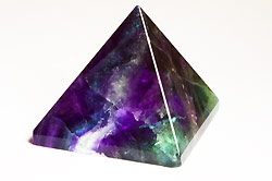 RegenbogenFluorit  Pyramide 50x50x50 mm